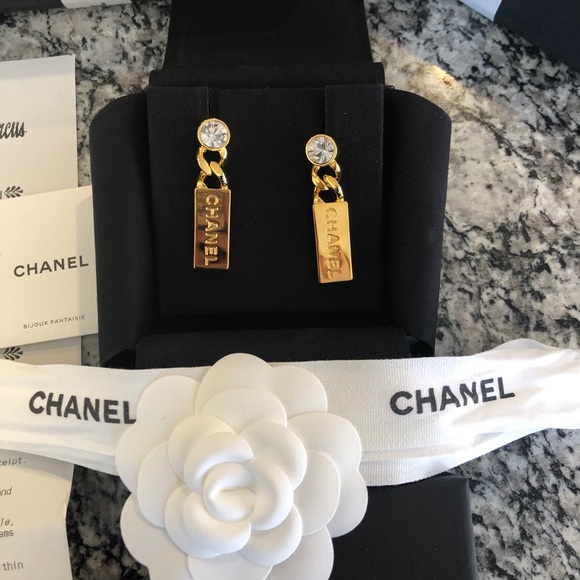❌SOLD❌ CHANEL Shiney Gold Logo earrings w/Crystal - Picture 6 of 15